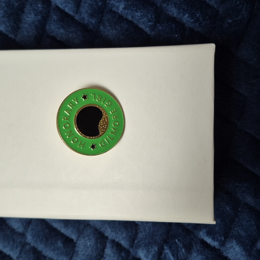 2/$20 Honorary Gilmore Girl Pin! NWT! - Picture 5 of 5